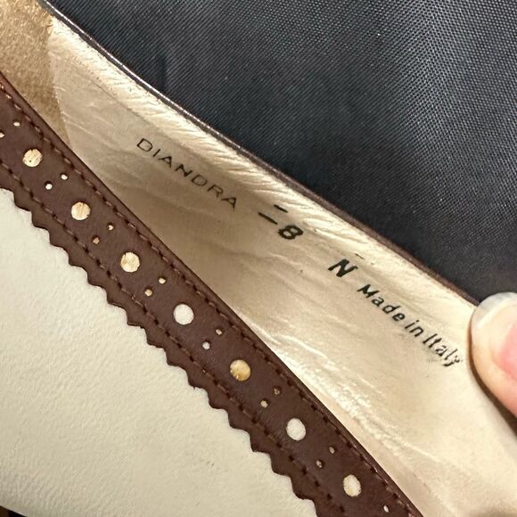 Bally Diandra White Leather pump with brown Cap Toe and broguing detail size 8 N - Picture 14 of 16